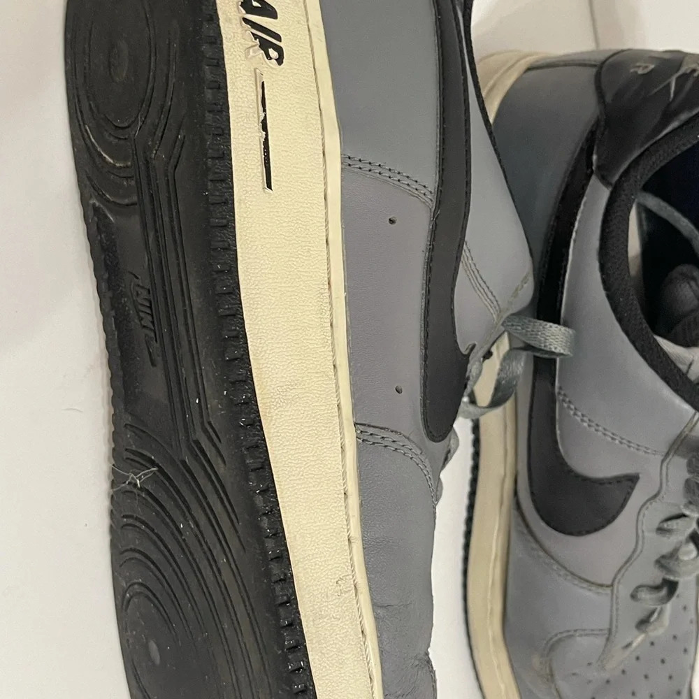2015 Nike Air Force 1 Low Cool Grey Black White Rare 488298-086 Mens Size 10.5 - Picture 7 of 14